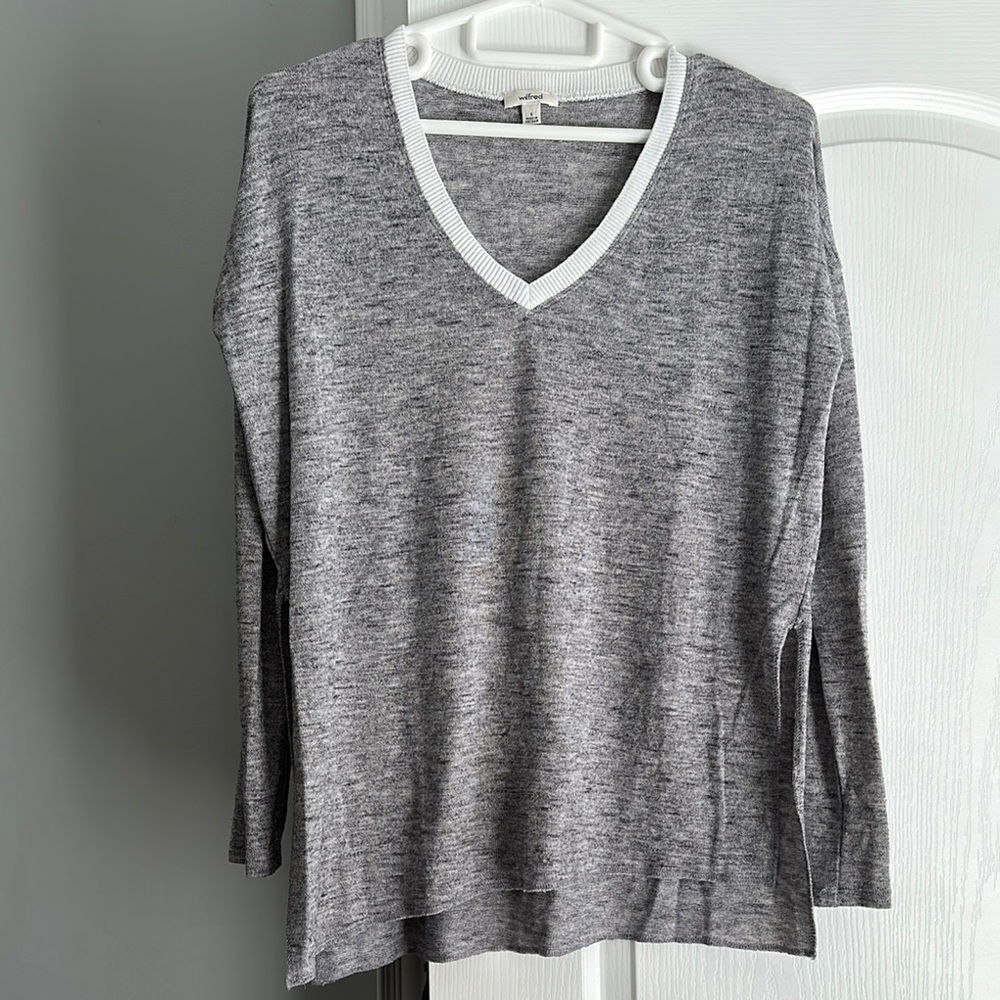 Aritzia Wilfred V-Neck Long Sleeve